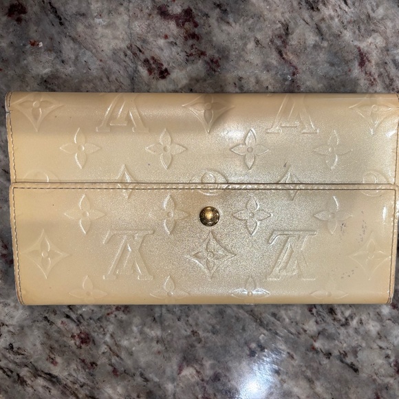 Louis Vuitton Vernis Wallet - Picture 1 of 3